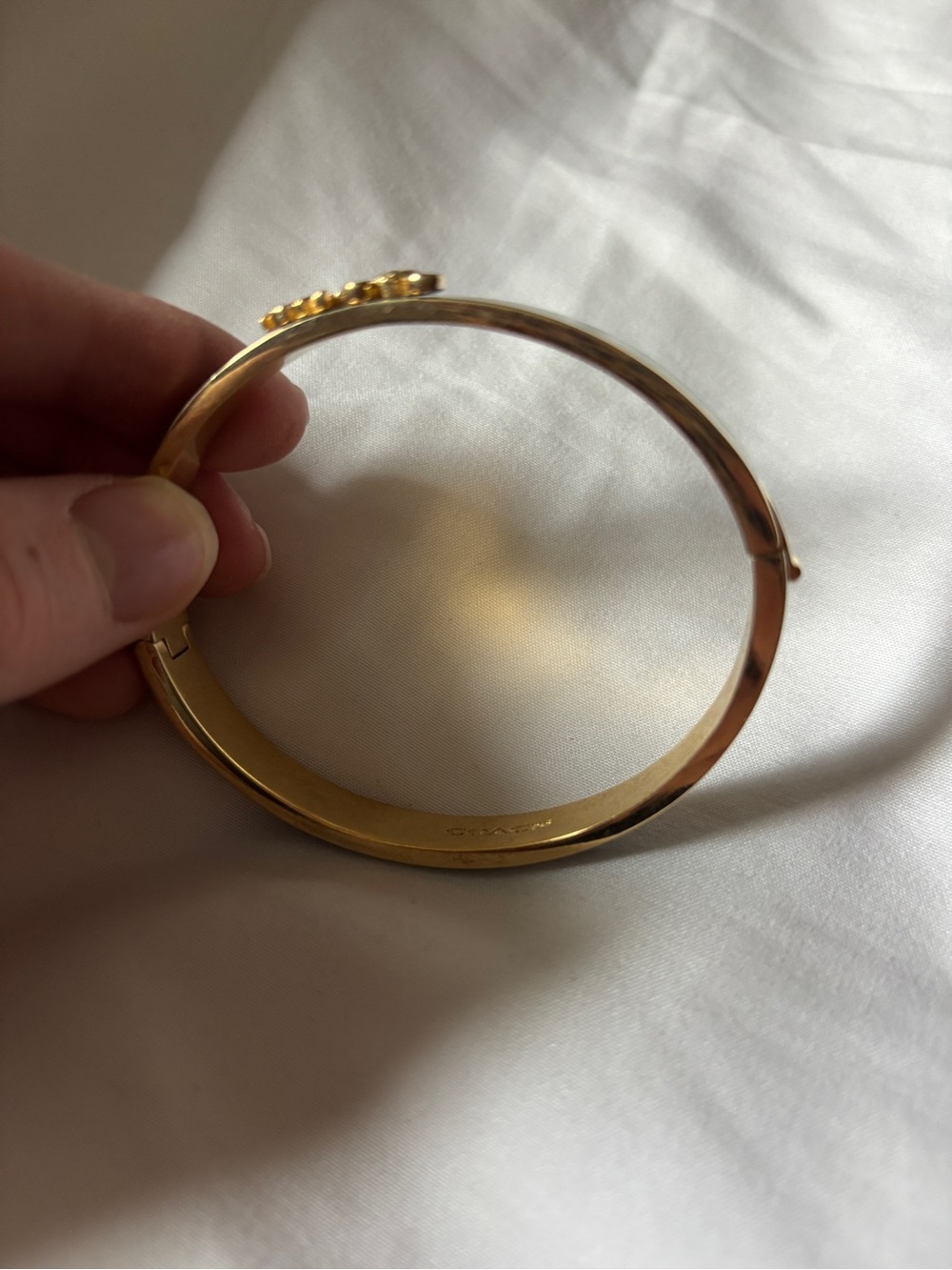 Dark Green & Gold Coach Clasp Bangle with Horse and Carriage - Picture 6 of 8